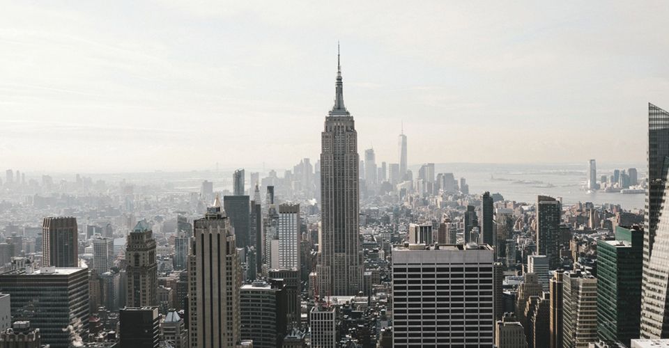 Horizonte de la ciudad de Nueva York, con el Empire State Building en el centro.