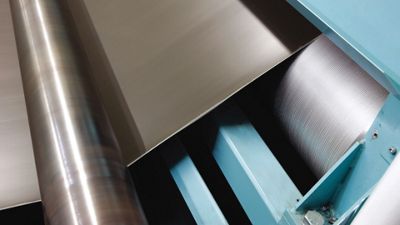 Pellets are loaded into the Cool Blue™ machine and heated to create GlasBacRE backing.